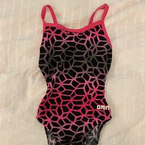 ARENA ONE PIECE OPEN BACK